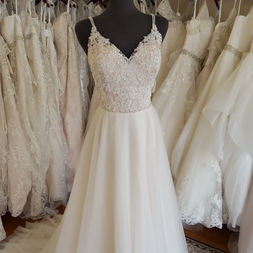 Ella Rosa 400 Vintage Ivory 16 Beaded Lace Tulle Illusion Back Wedding Dress